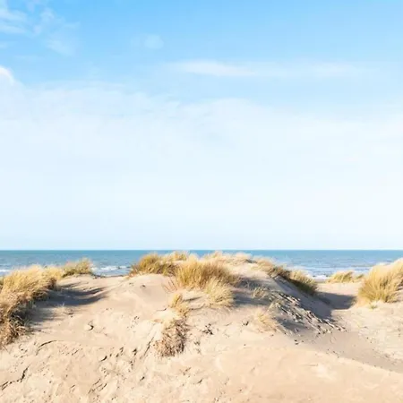 Cozy Coastal Retreat For 4, Cleaning Included Appartement Oostduinkerke