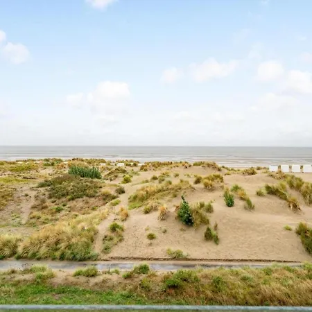 Cozy Coastal Retreat For 4, Cleaning Included Appartement Oostduinkerke